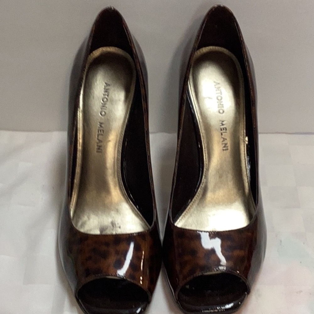 Antonio Melani, size 7.5, brown leopard print, peep toe, 3.5” heel